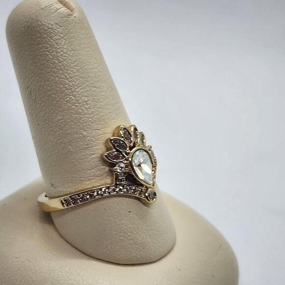 Fragrant Jewels Nutcracker Collection Aurora Borealis & Clear Rhinestone Ring - Picture 3 of 7